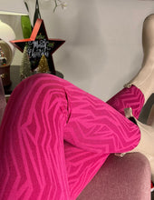 Load image into Gallery viewer, Pink PP Feline Leggings
